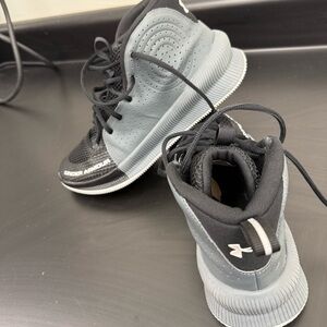 Men’s size 7.5 Under Armour gray sneakers leather tops hardly ever worn!